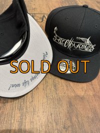 ★送料無料★エギマニ/トライバル刺繍スナップバックフラットCAP【BLACK/SILVER】ツバ裏プリント有り