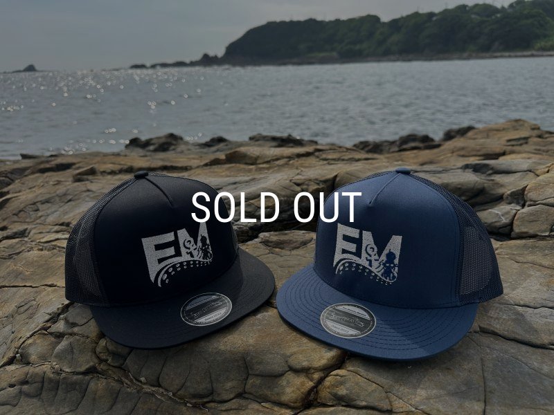 ☆送料無料☆エギマニ/EM刺繍スナップバックフラットメッシュCAP【NAVY
