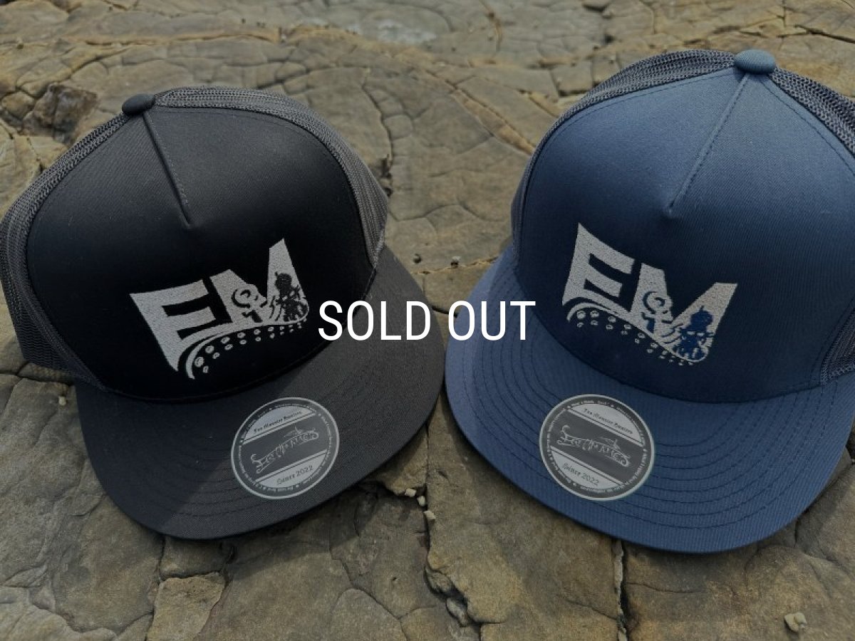 画像5: ★送料無料★エギマニ/EM刺繍スナップバックフラットメッシュCAP【NAVY/SILVER】 (5)