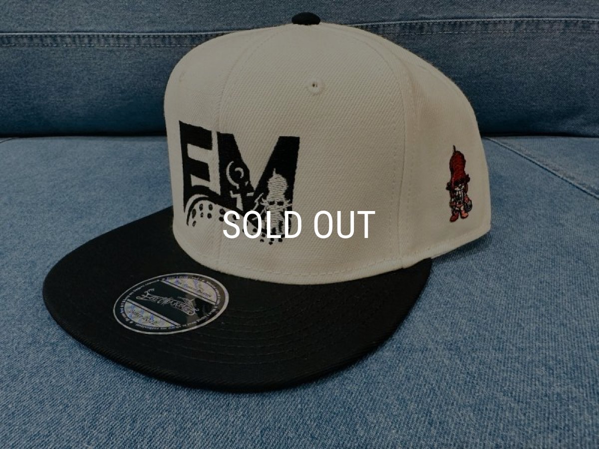 画像1: ★送料無料★エギマニ/ＥＭ刺繍スナップバックフラットCAP【BLACK/WHITE】 (1)