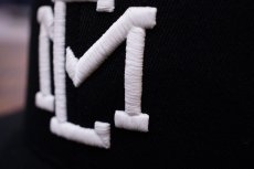 画像12: ★送料無料★ＥＭクロス３Ｄ刺繍ストレッチフラットキャップ (12)