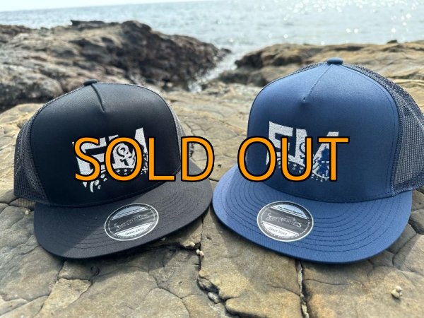 画像4: ★送料無料★エギマニ/EM刺繍スナップバックフラットメッシュCAP【NAVY/SILVER】 (4)