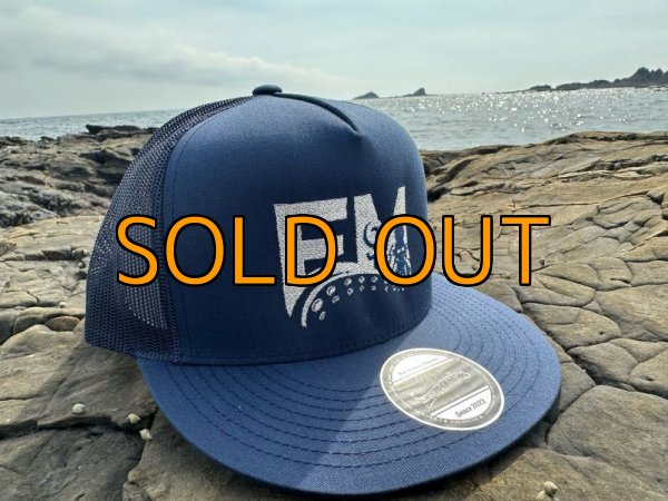 画像2: ★送料無料★エギマニ/EM刺繍スナップバックフラットメッシュCAP【NAVY/SILVER】 (2)