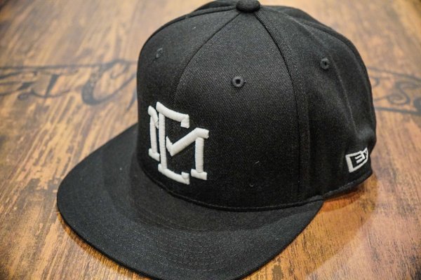 画像11: ★送料無料★EMクロス3D刺繍ストレッチフラットキャップ (11)