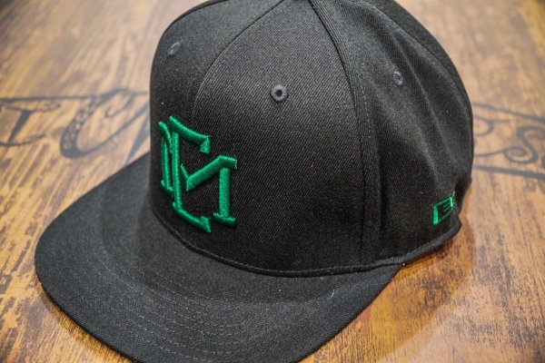 画像8: ★送料無料★EMクロス3D刺繍ストレッチフラットキャップ (8)