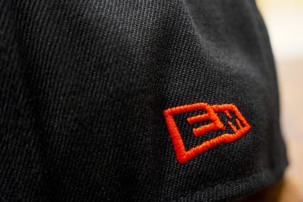 画像7: ★送料無料★EMクロス3D刺繍ストレッチフラットキャップ (7)