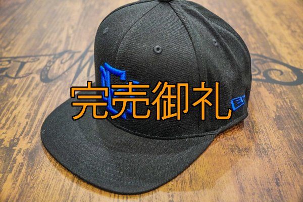 画像2: ★送料無料★ＥＭクロス３Ｄ刺繍ストレッチフラットキャップ (2)