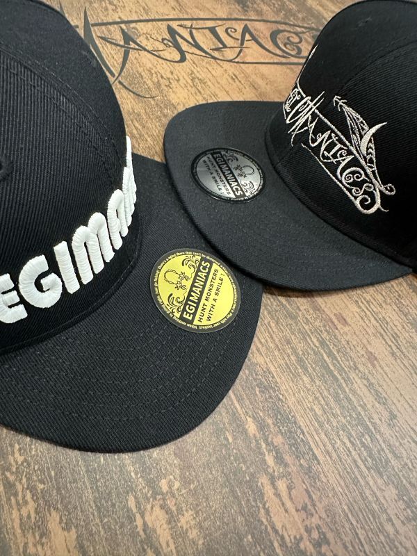 ★送料無料★エギマニ/トライバル刺繍スナップバックフラットCAP【BLACK/SILVER】ツバ裏プリント有り ★送料無料★エギマニ/トライバル刺繍スナップバックフラットCAP【BLACK/SILVER】ツバ裏プリント有り